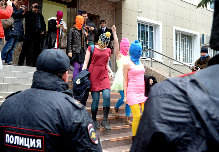 Pussy Riot Attacked With Whips By Cossack Militia At Sochi Olympics Mail And Guardian Women
